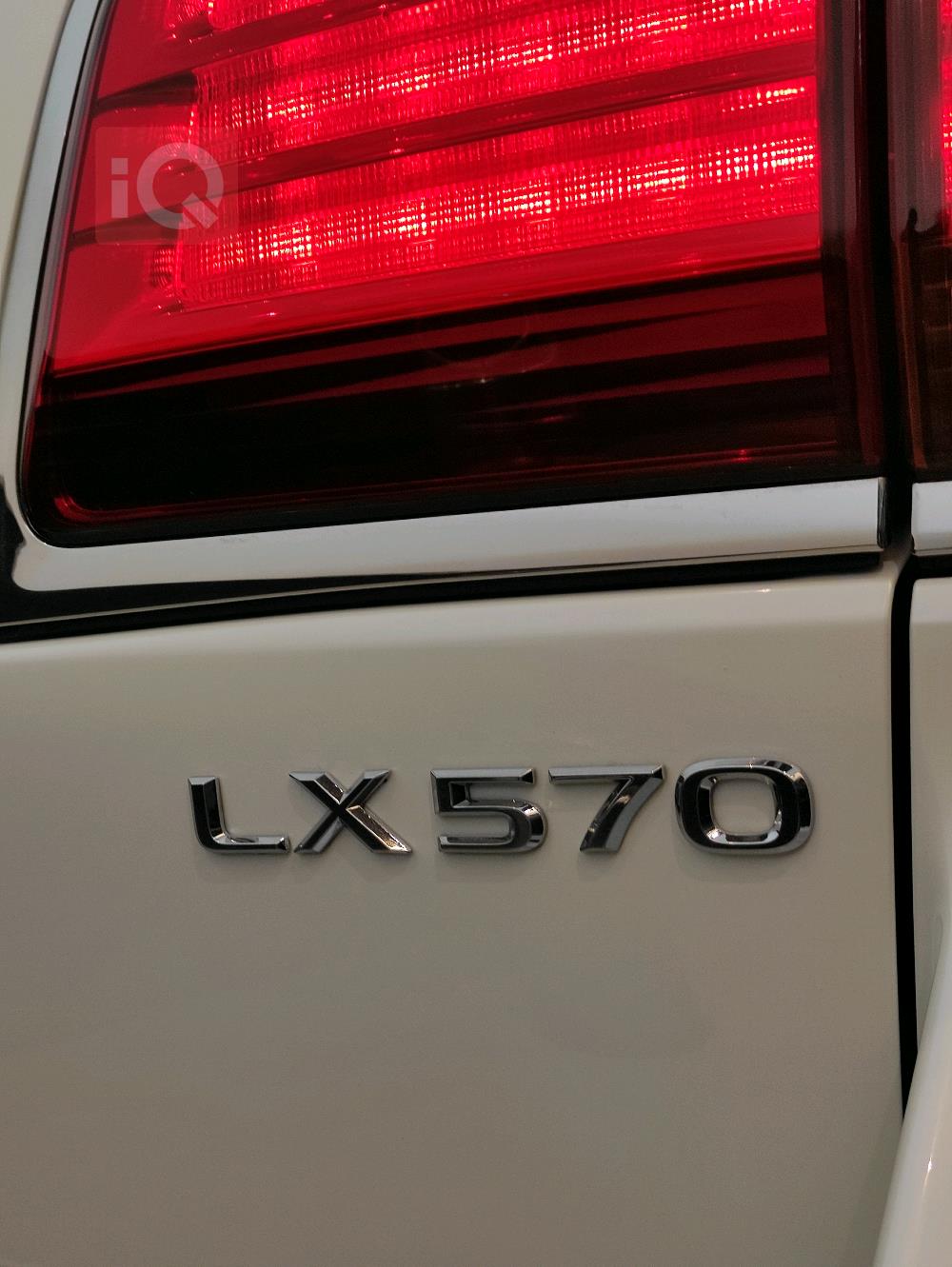 لێکزس LX